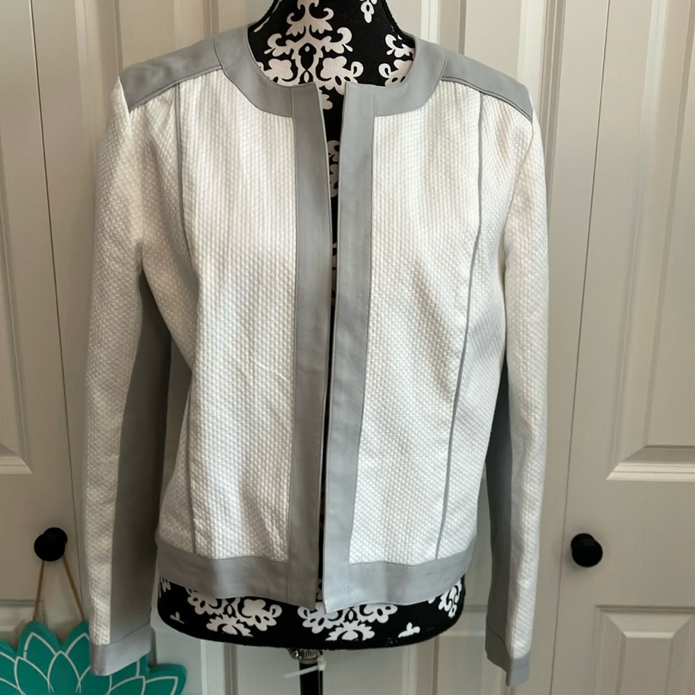 Fabulous Cynthia Rowley white and gray open jacket. Fully lined.